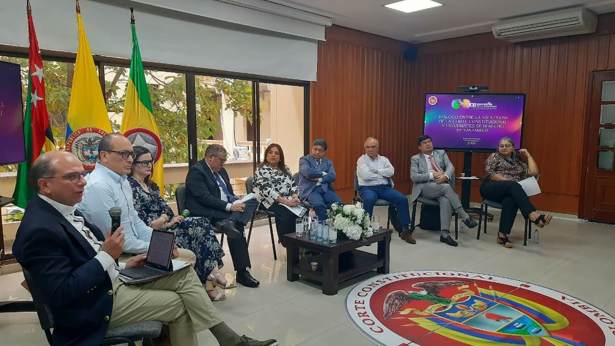 Corte Constitucional dialogó con estudiantes de derecho de universidades de Santander
