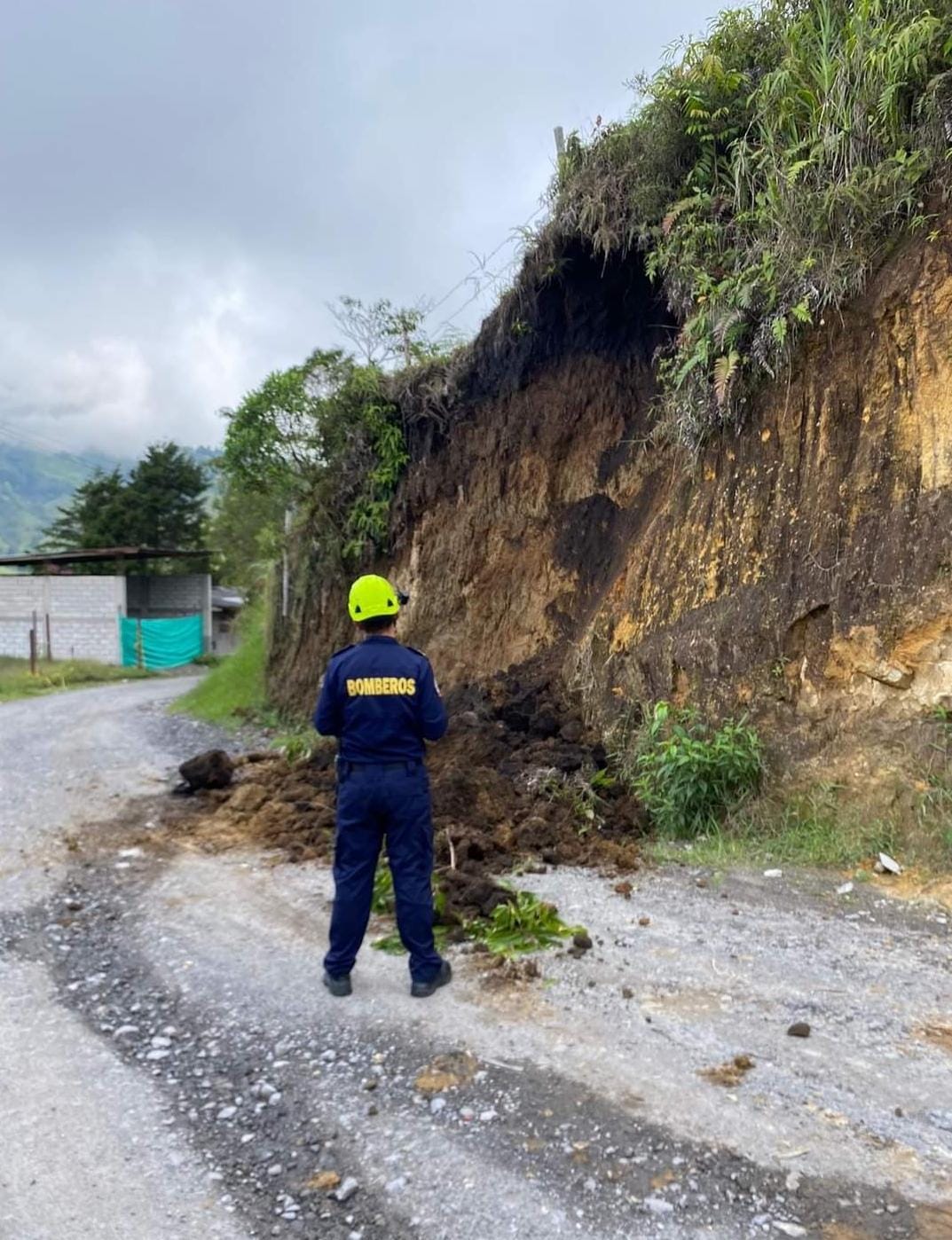 Uno de los deslizamientos en zona rural de Pensilvania (Caldas). Foto: Cuerpo Voluntario de Bomberos de Pensilvania.