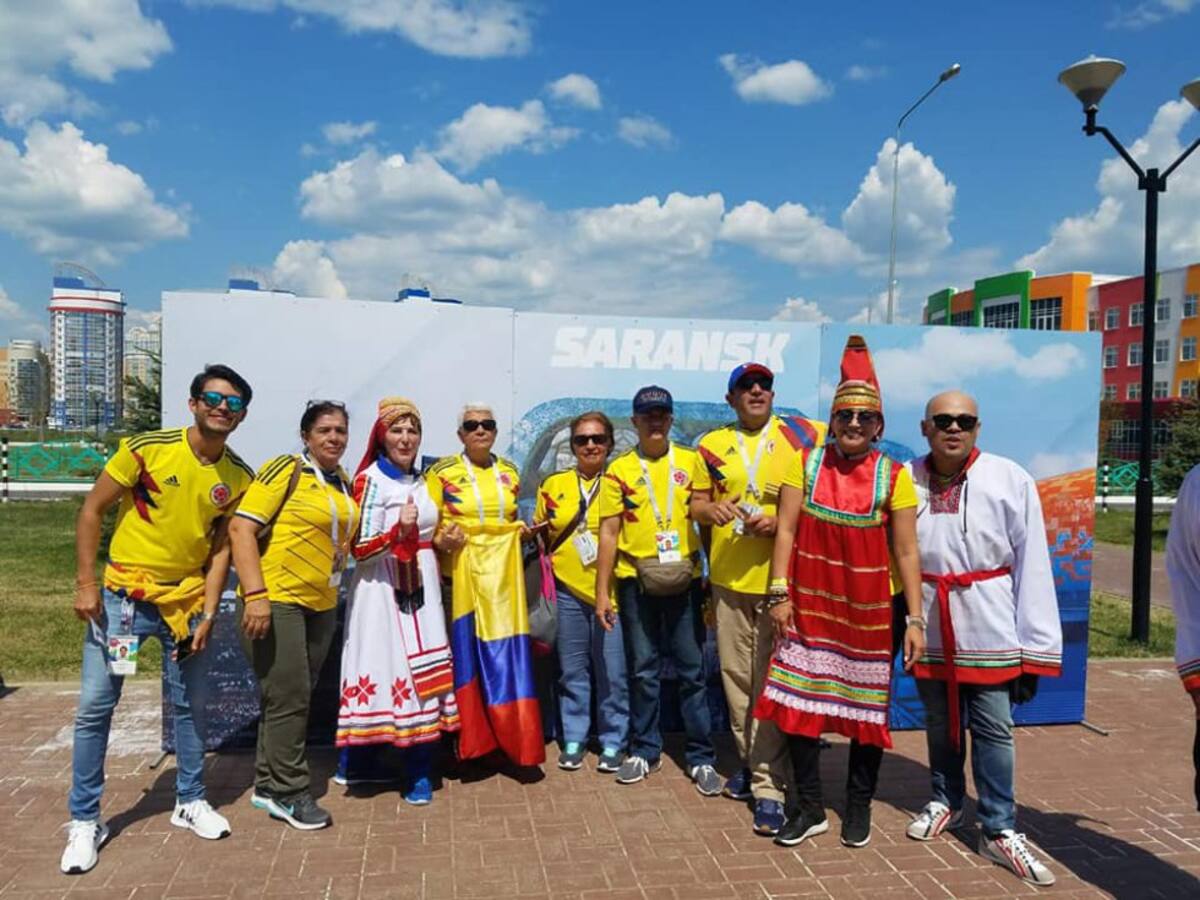 La Familia Rivillas de Quimbaya, Quindío en la afueras del estadio donde Colombia jugó el primer partido del mundial Rusia 2018