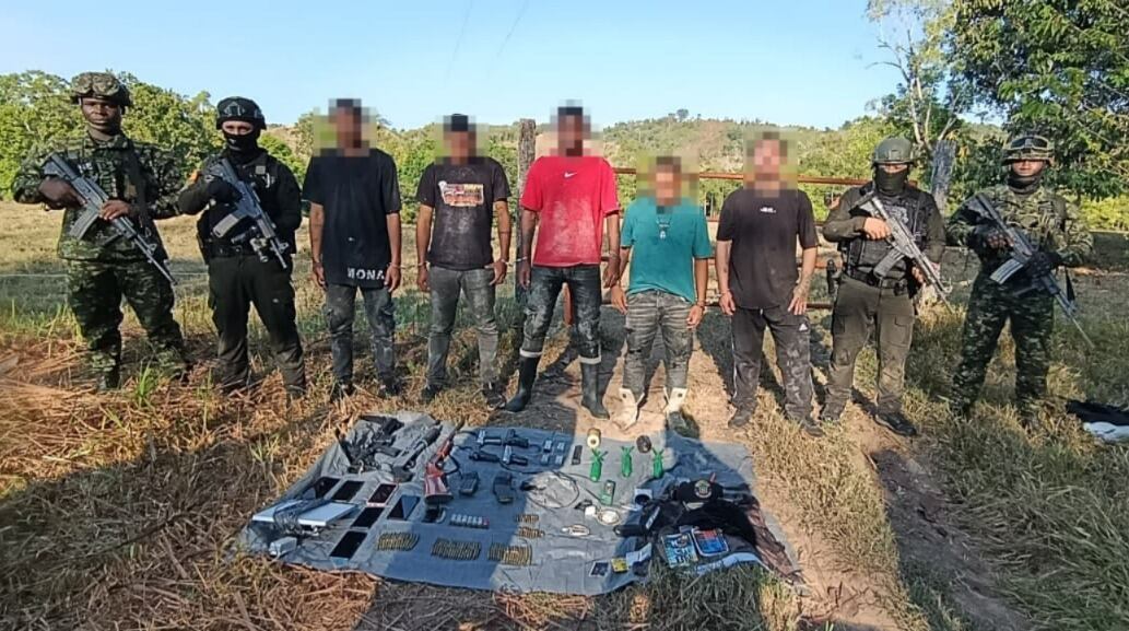 Capturan a cinco presuntos integrantes de “Los Pachencas” en La Esperanza, Norte de Santander. / Foto: Ejército Nacional.