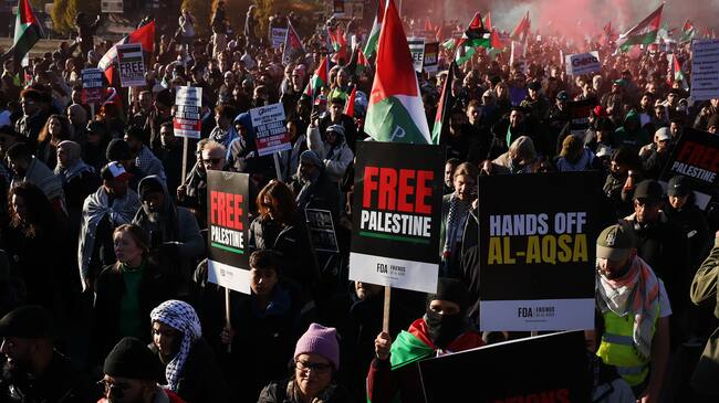 Protestas en Londres en contra de los ataques a Palestina. Foto: EFE.