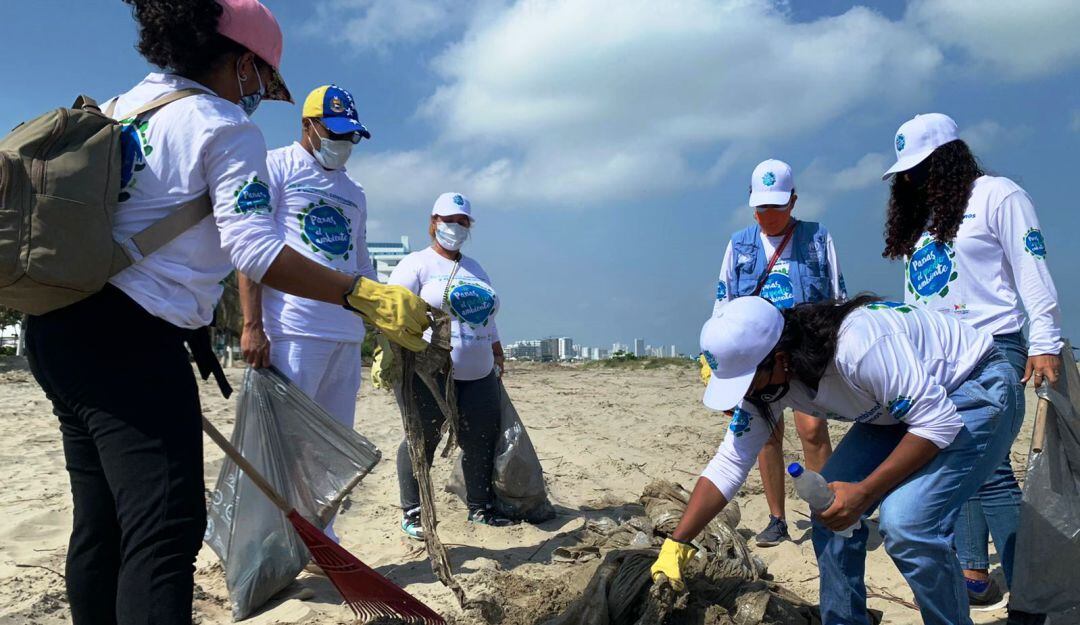 Venezolanos en Cartagena se unieron a jornada de limpieza de playas
