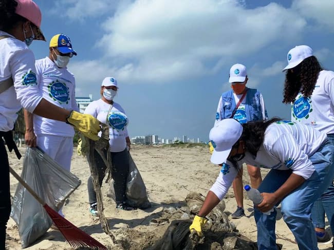 Venezolanos en Cartagena se unieron a jornada de limpieza de playas