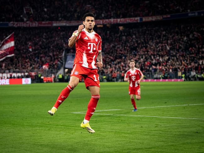 Luis Díaz festeja su gol ante el Hoffenheim con el Bayern Múnich. (Photo by F. Noever/FC Bayern via Getty Images)