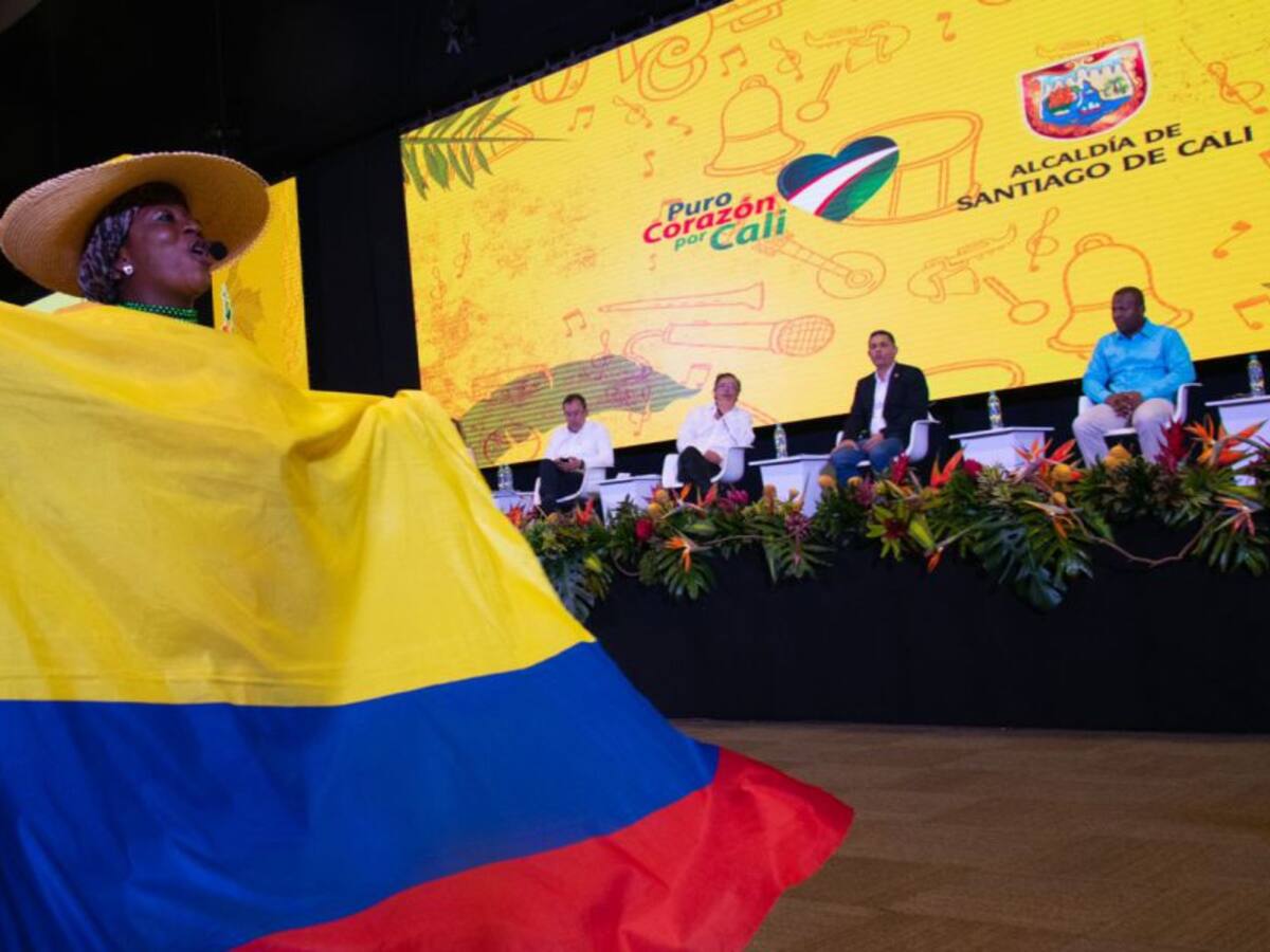 Gustavo Petro sugirió legalizar cannabis en Colombia y habló de los presos