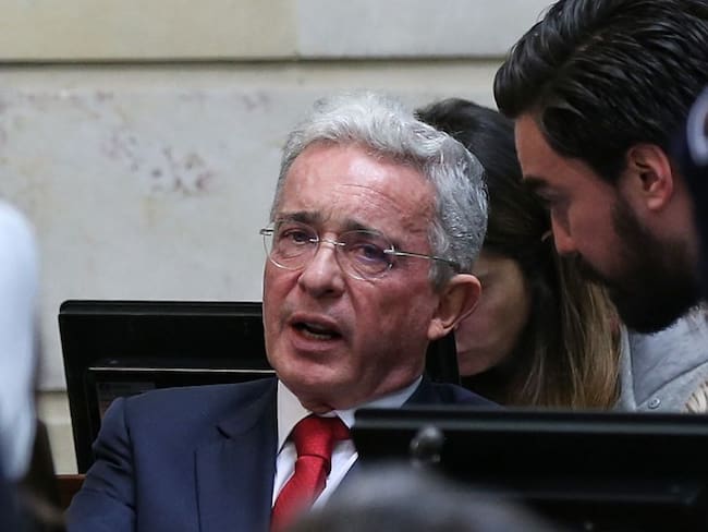 Uribe dice que está bien que examinen cuentas del Centro Democrático