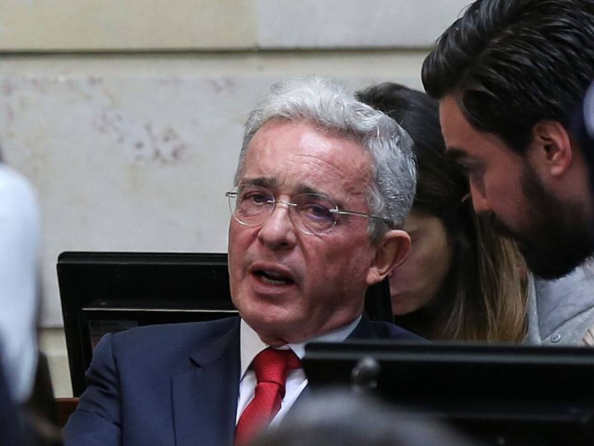 Uribe dice que está bien que examinen cuentas del Centro Democrático