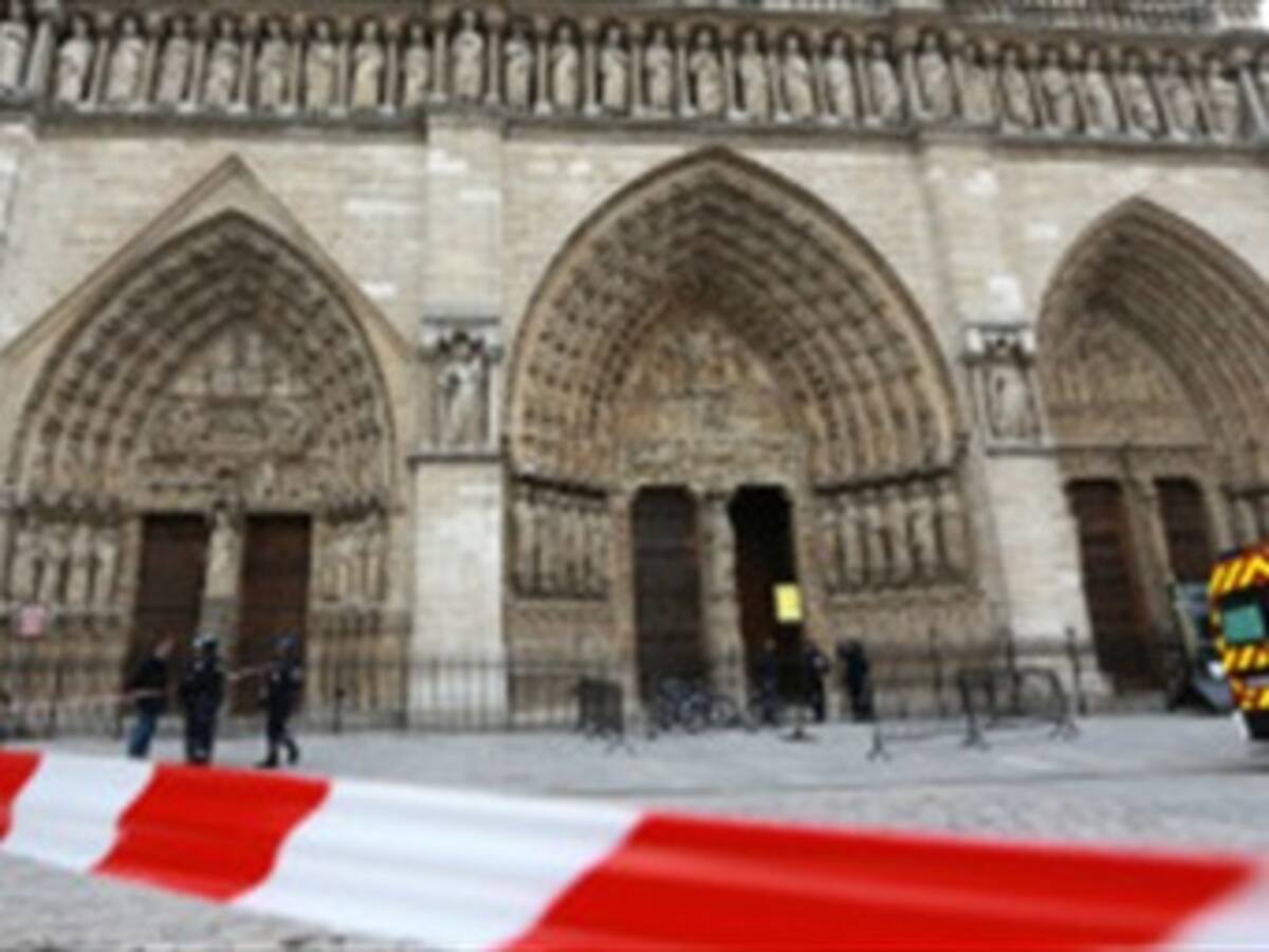 Suicidio en la catedral de Notre-Dame