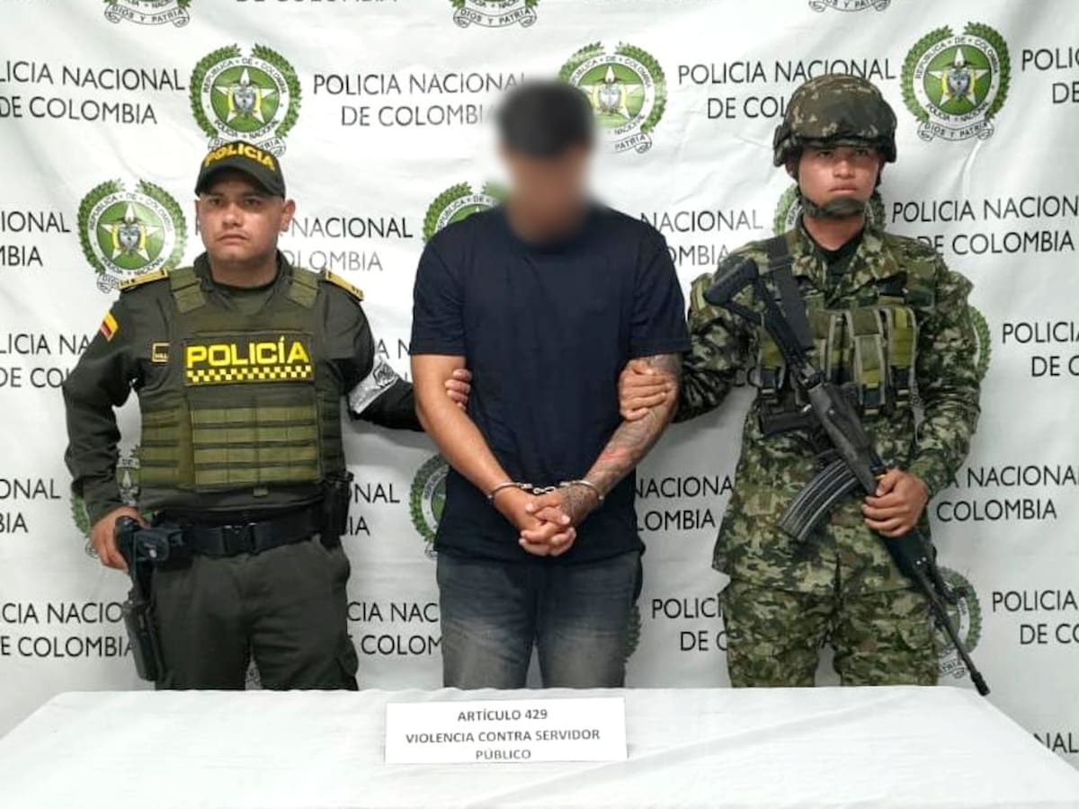 Hombre ebrio es acusado de golpear a su pareja, a la Policía y al Ejército en Guatapé