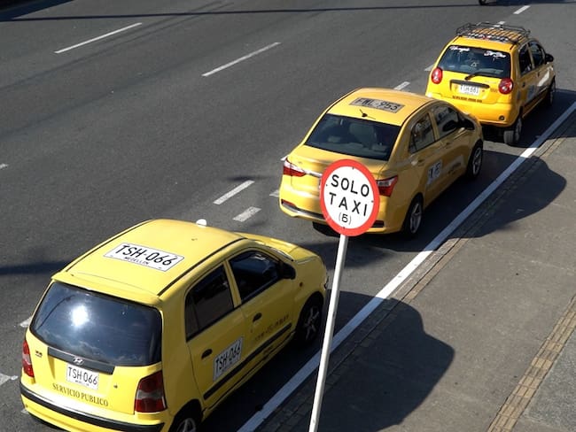 Taxistas de Duitama protestaron por la falta de control al transporte informal