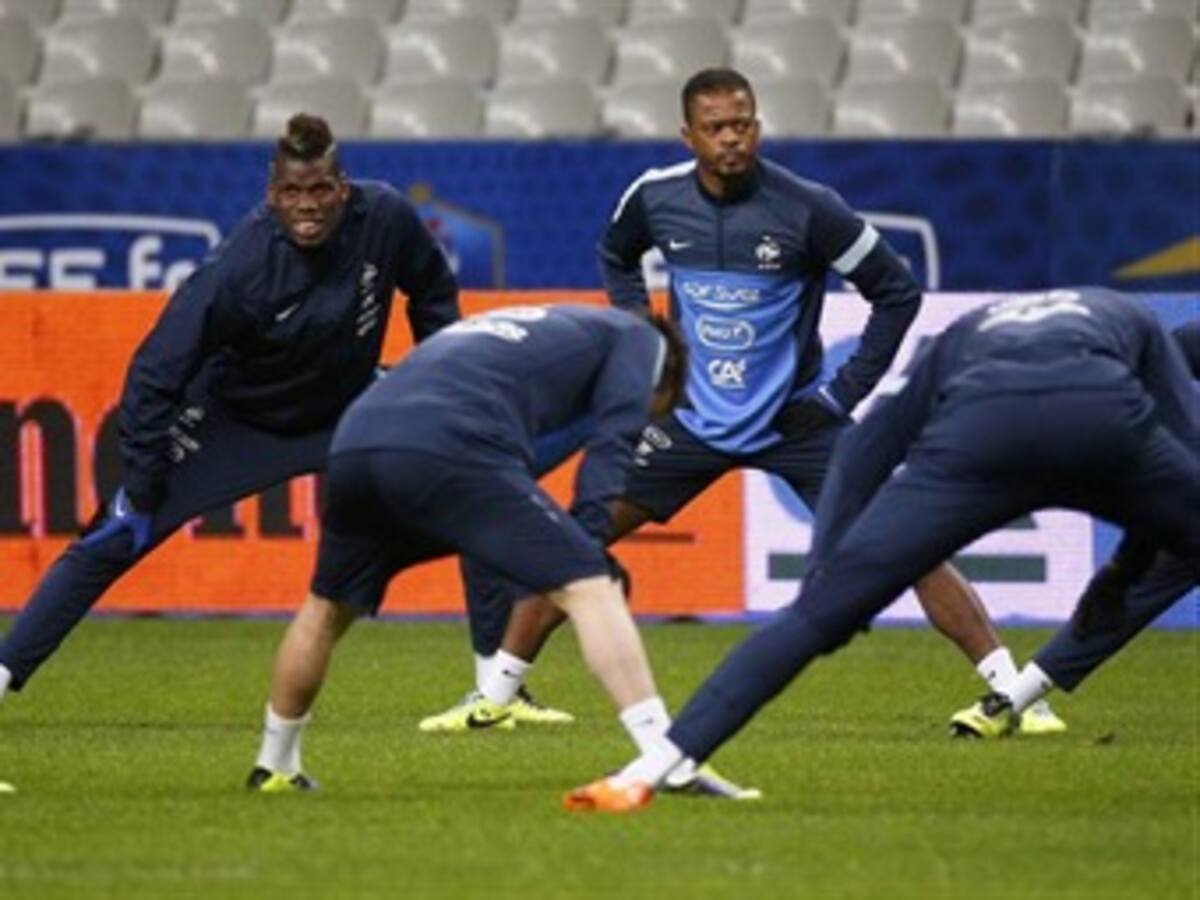 Francia, campeón del mundo, debe remontar ante Ucrania para clasificar