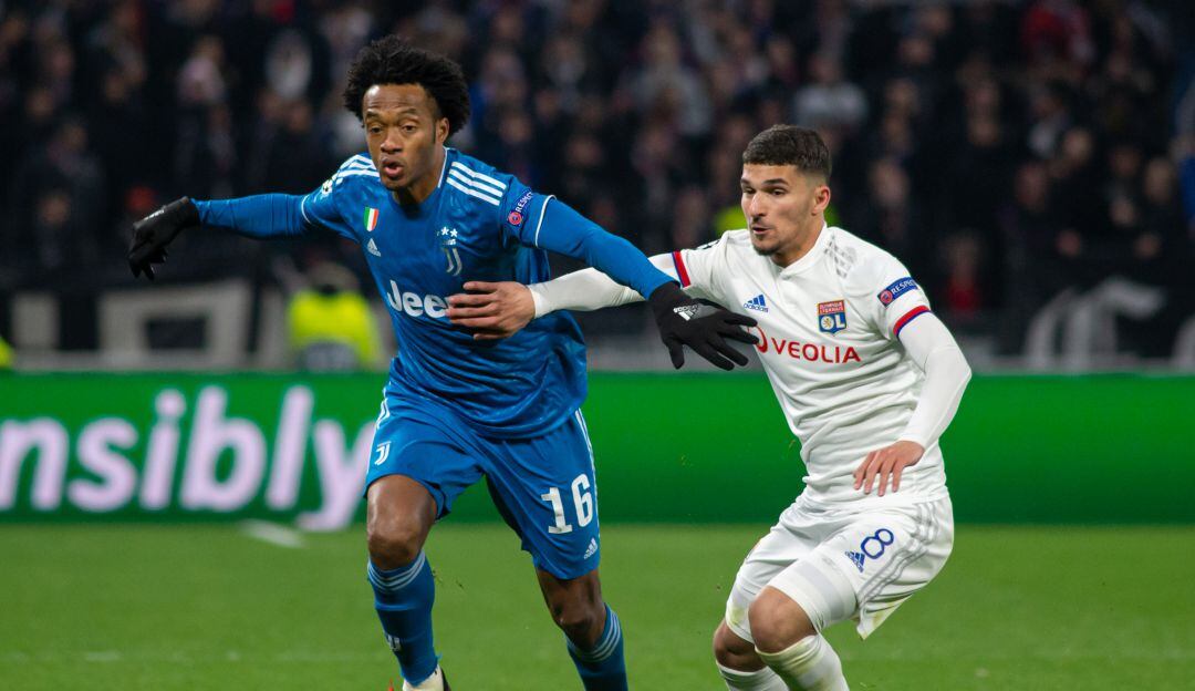 Juan Guillermo Cuadrado durante el partido de Ida disputado en territorio francés. 