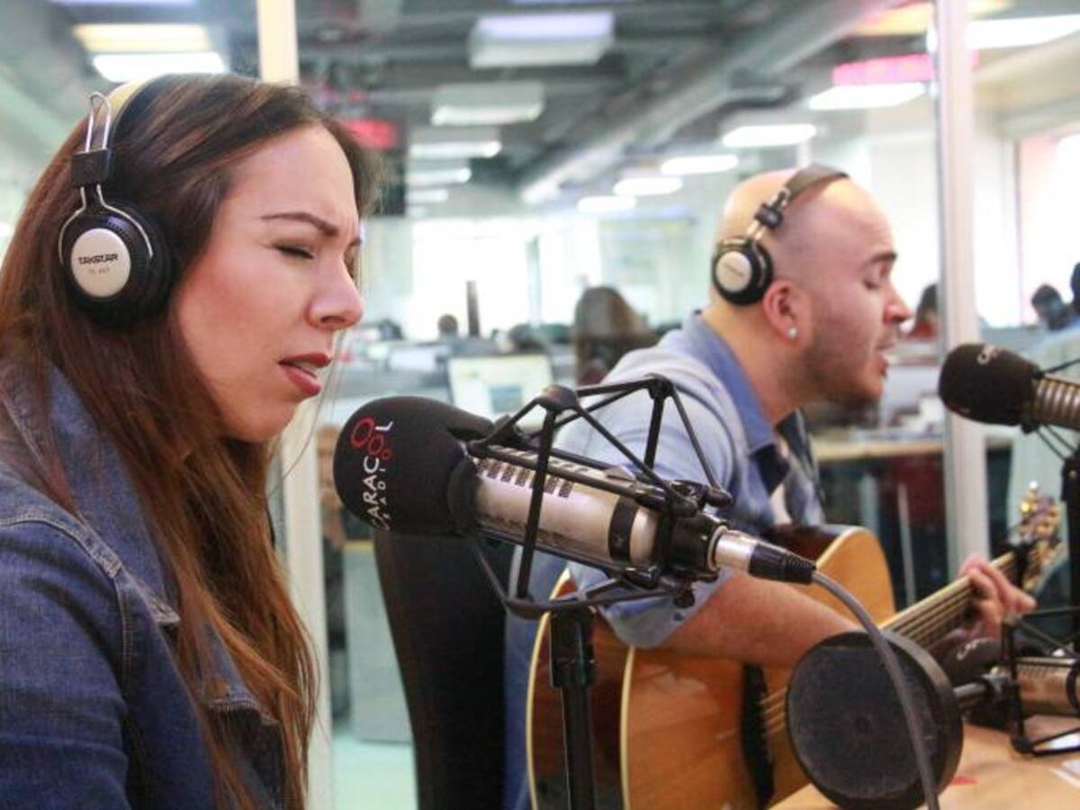 Siam en Una Serenata Al Oído