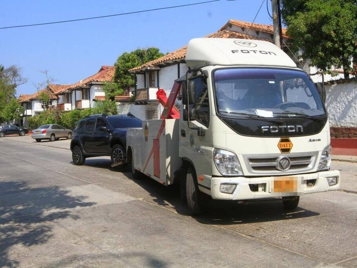 Grúa constratista del DATT asumió daños tras incidente con vehículo en Cartagena