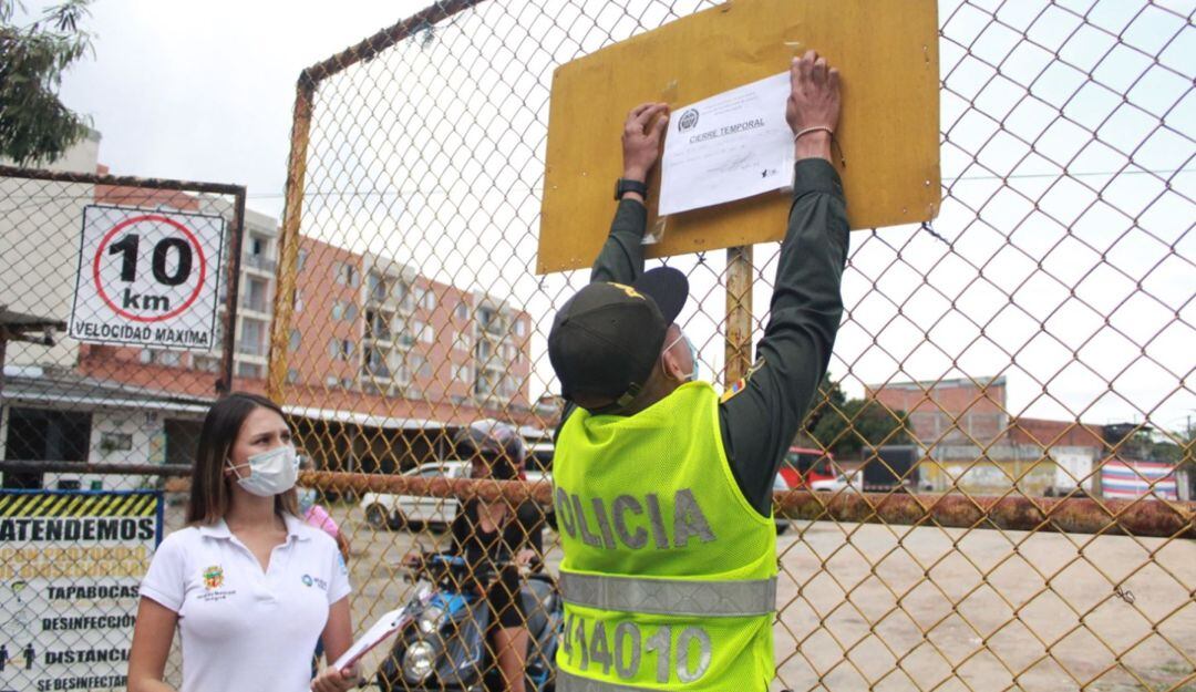 Cierre de parqueadero en Ibagué 