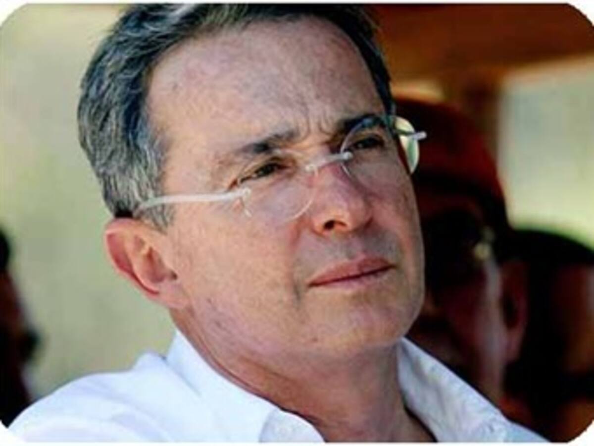 Uribe responde a Santos y reitera que si hubo atentado en La Guajira