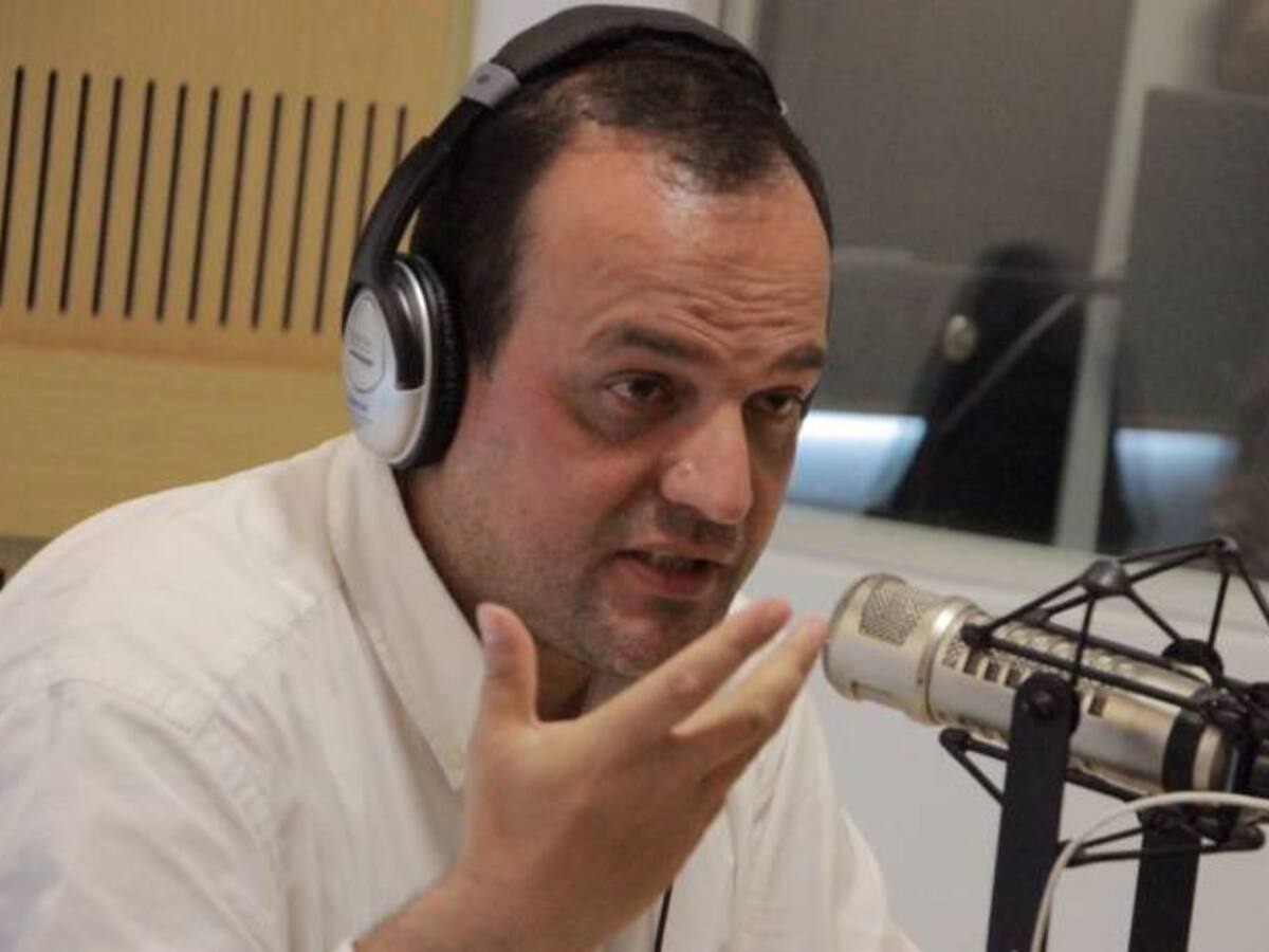 No necesariamente comprar es consumir: Camilo Herrera