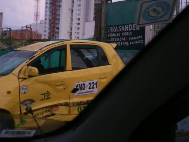 Dos taxis terminaron estrellados en la calle 45 con carrera 21