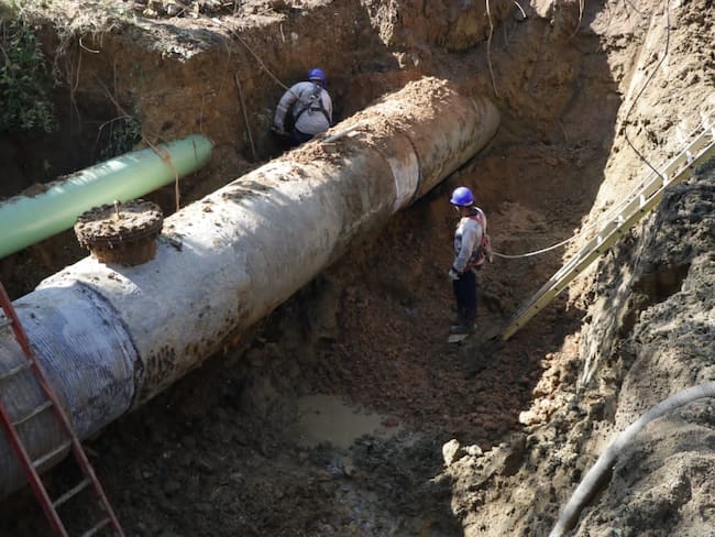 Continúan labores de reparación de tubería de agua potable en Cartagena