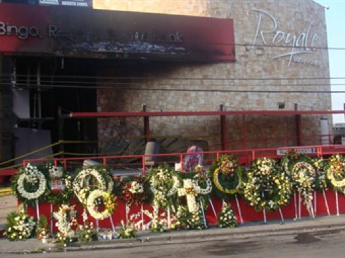 Celebran misa en recuerdo de las 52 víctimas en incendio en norte de México