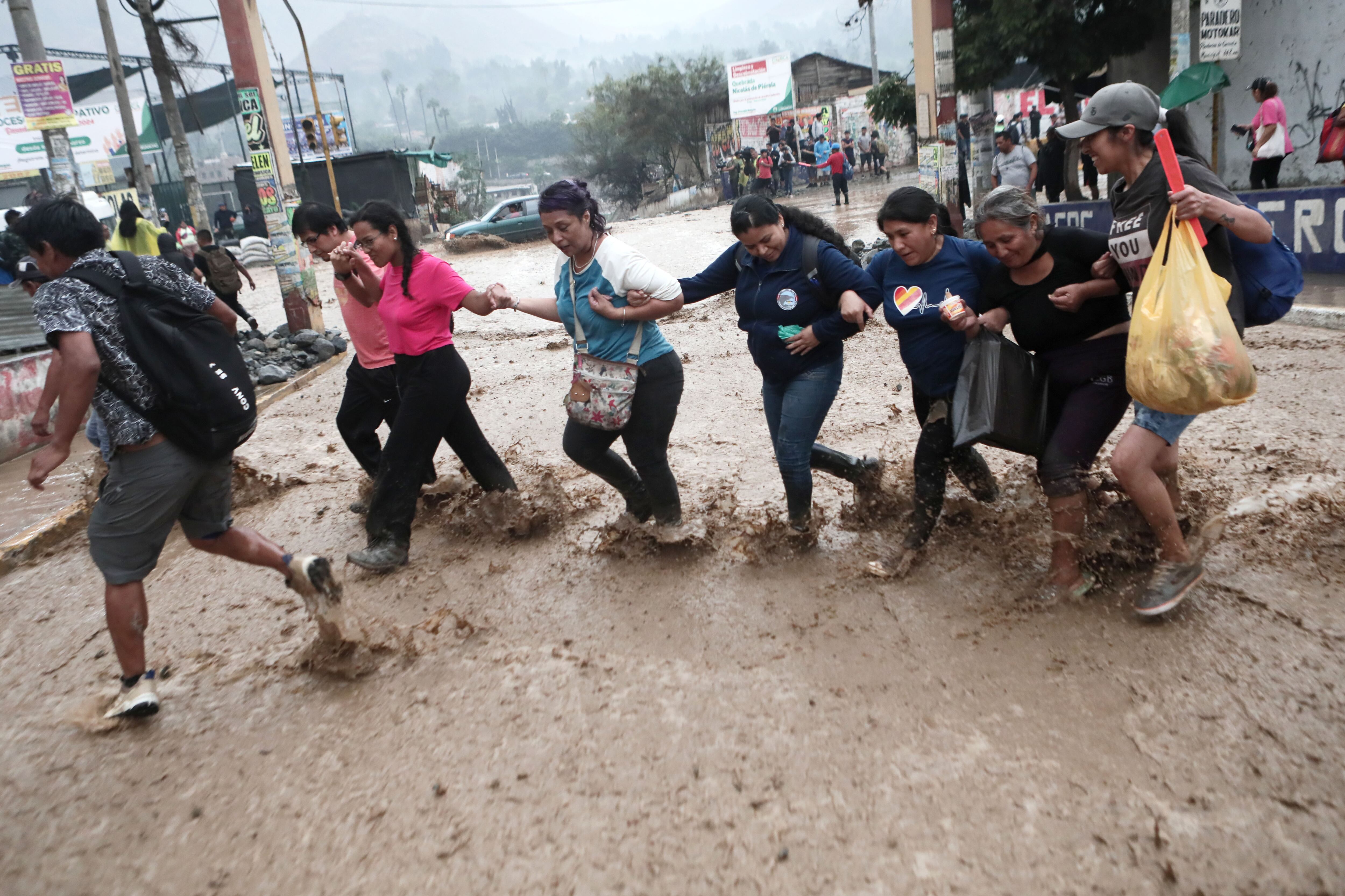 Fuertes lluvias e inundaciones en Perú.
(Foto: Klebher Vasquez/Anadolu Agency via Getty Images)