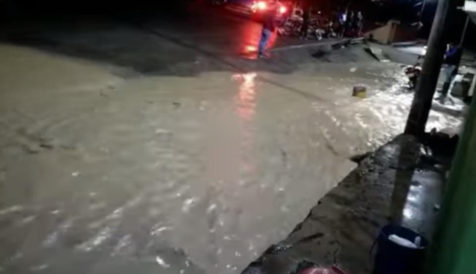 Desbordamiento de quebrada La Chapa / Cortesía.