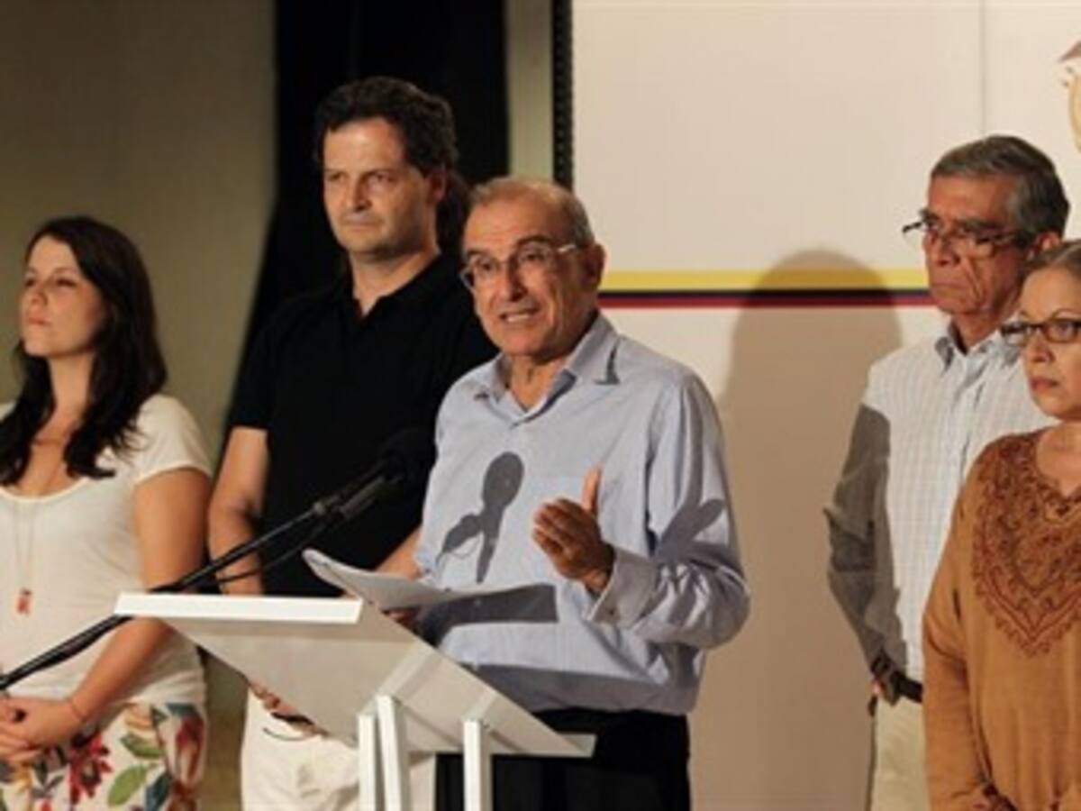 De la Calle denuncia que interceptaron sus comunicaciones