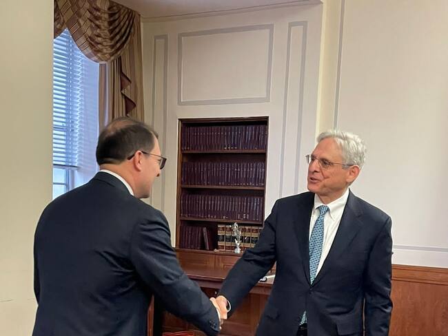 Fiscal General Francisco Barbosa junto a su homólogo de EE.UU. Merrick Garland. Foto: Fiscalía de Colombia