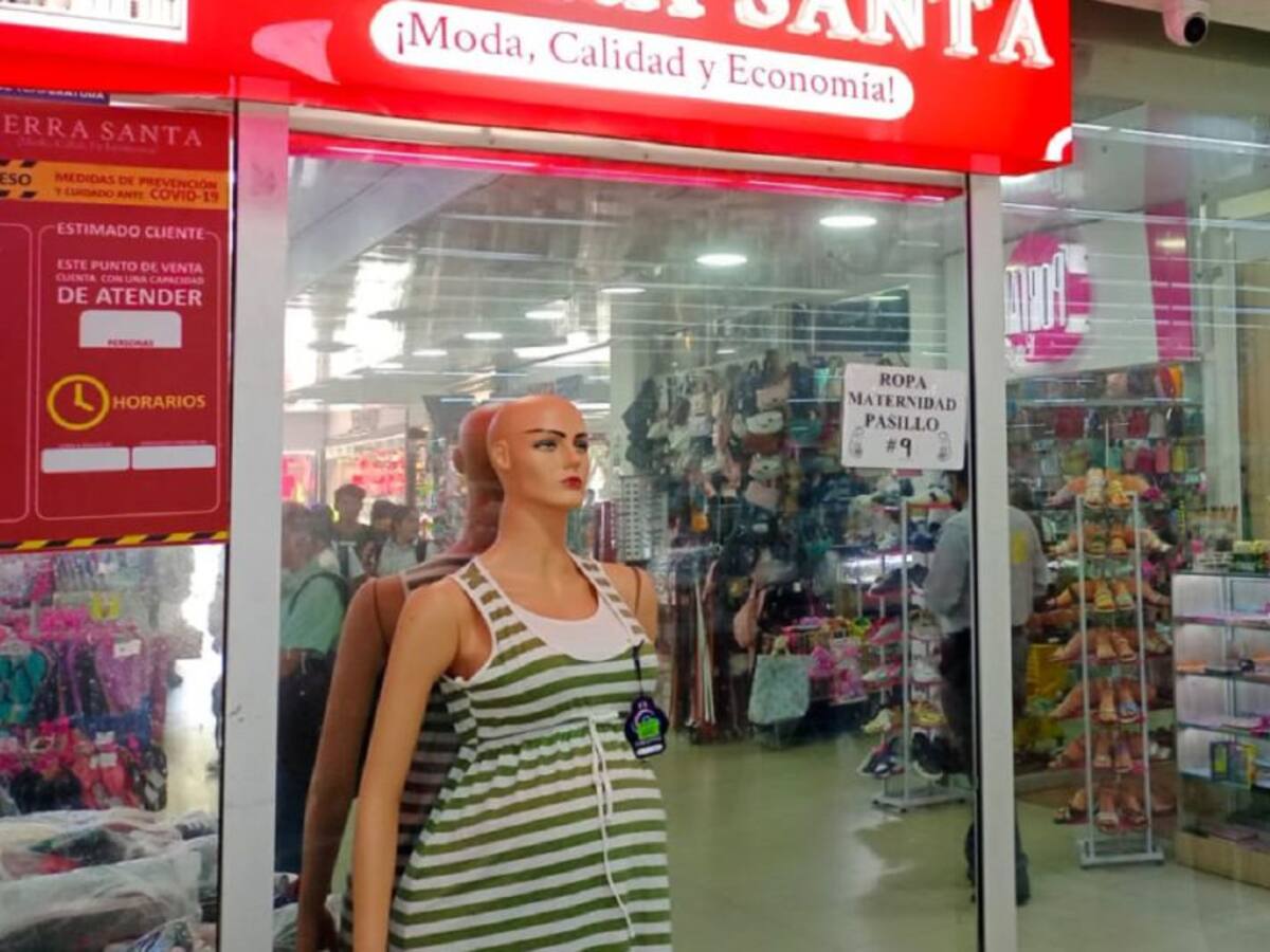 Autoridades realizan operativos en almacenes Tierra Santa de Barranquilla