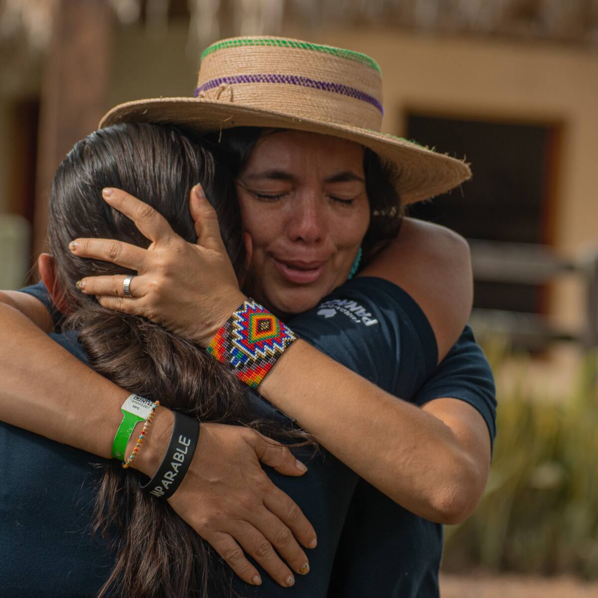 Acto de perdón entre firmante de paz y víctima de conflicto armado en Panaca