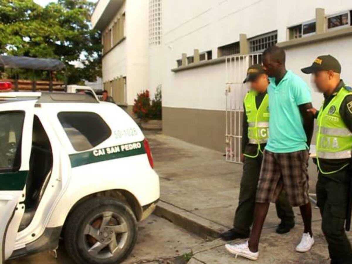 En Cartagena capturan presunto delincuente que pretendía hurtar camión de alimentos