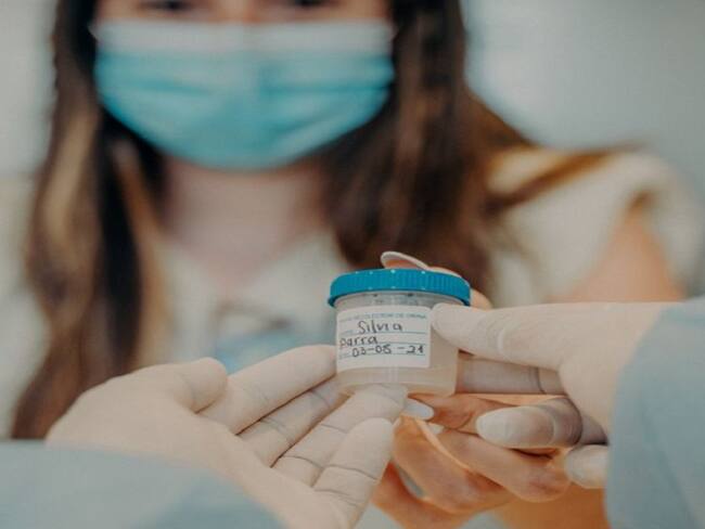 Pruebas covid-19 con muestra de saliva reciben visto bueno