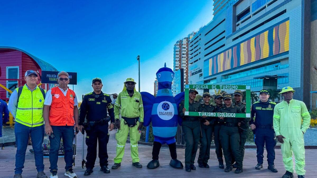 Policía lideró jornada de limpieza y sensibilización ambiental en playas de Bocagrande