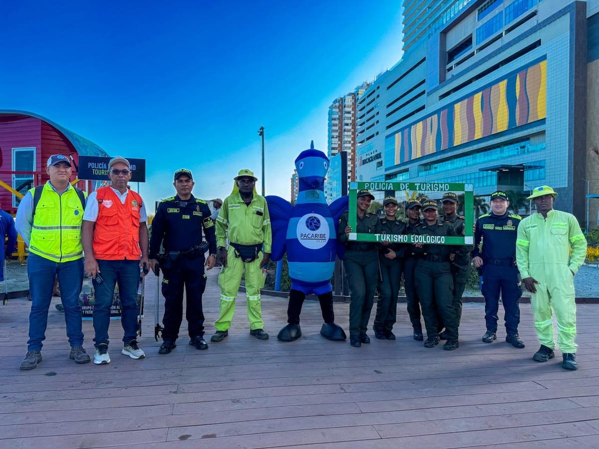 Policía lideró jornada de limpieza y sensibilización ambiental en playas de Bocagrande