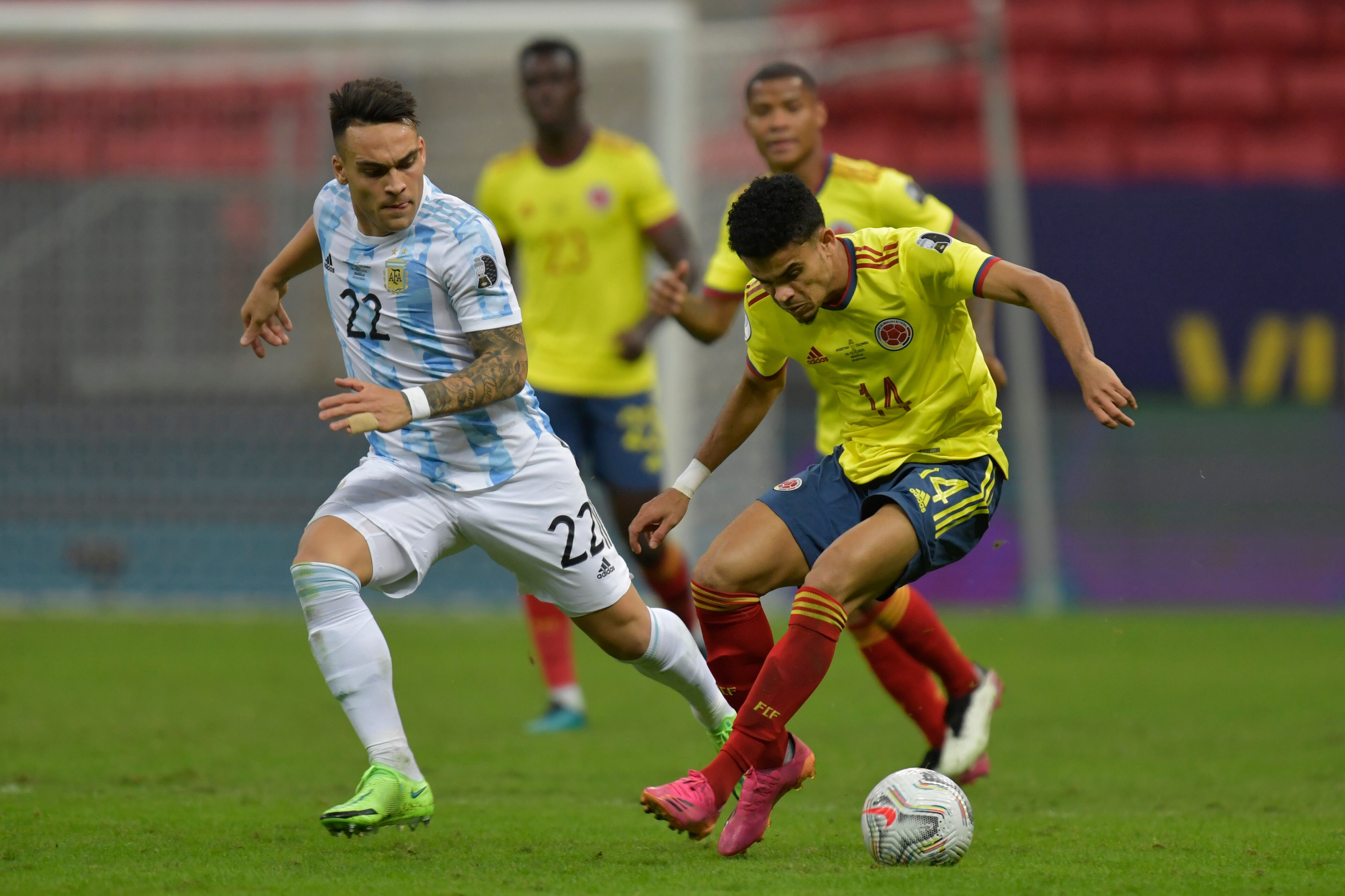 Luis Díaz y Lautaro Martinez (Photo by Pedro Vilela/Getty Images)
