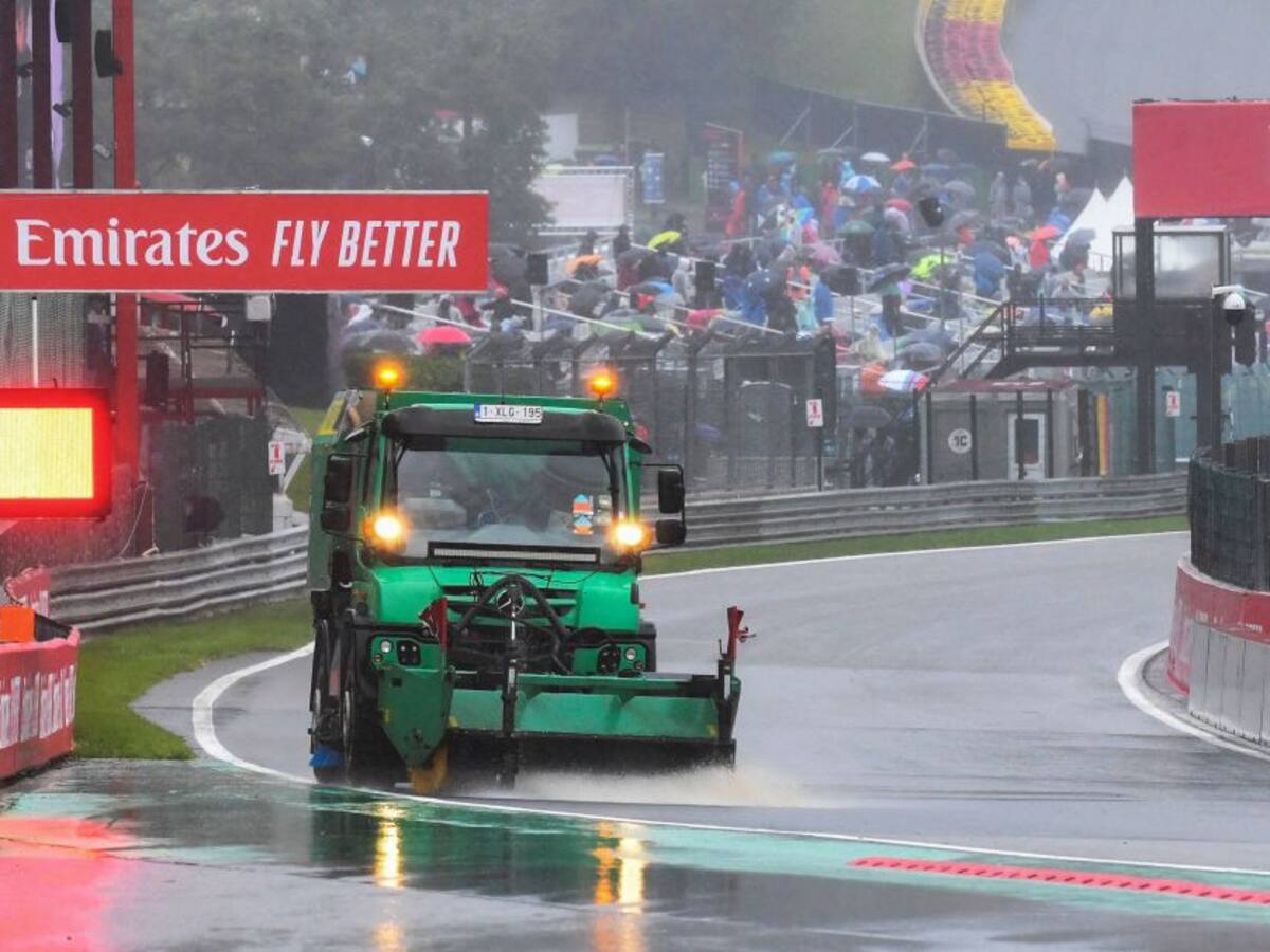 Solo se dieron dos vueltas y Verstappen fue declarado ganador en Bélgica