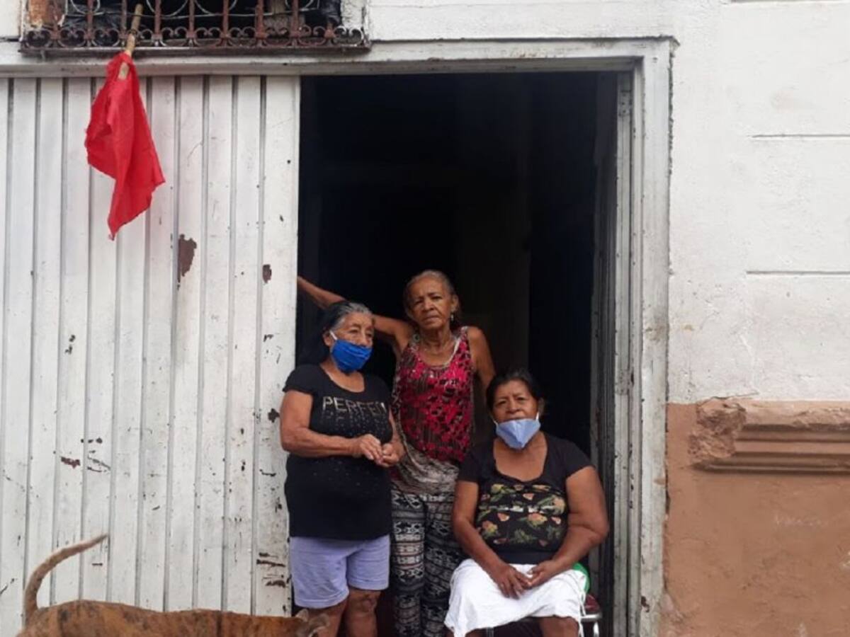 La vendedora de chuzos: "Dos meses con el trapo rojo y no llega nada"