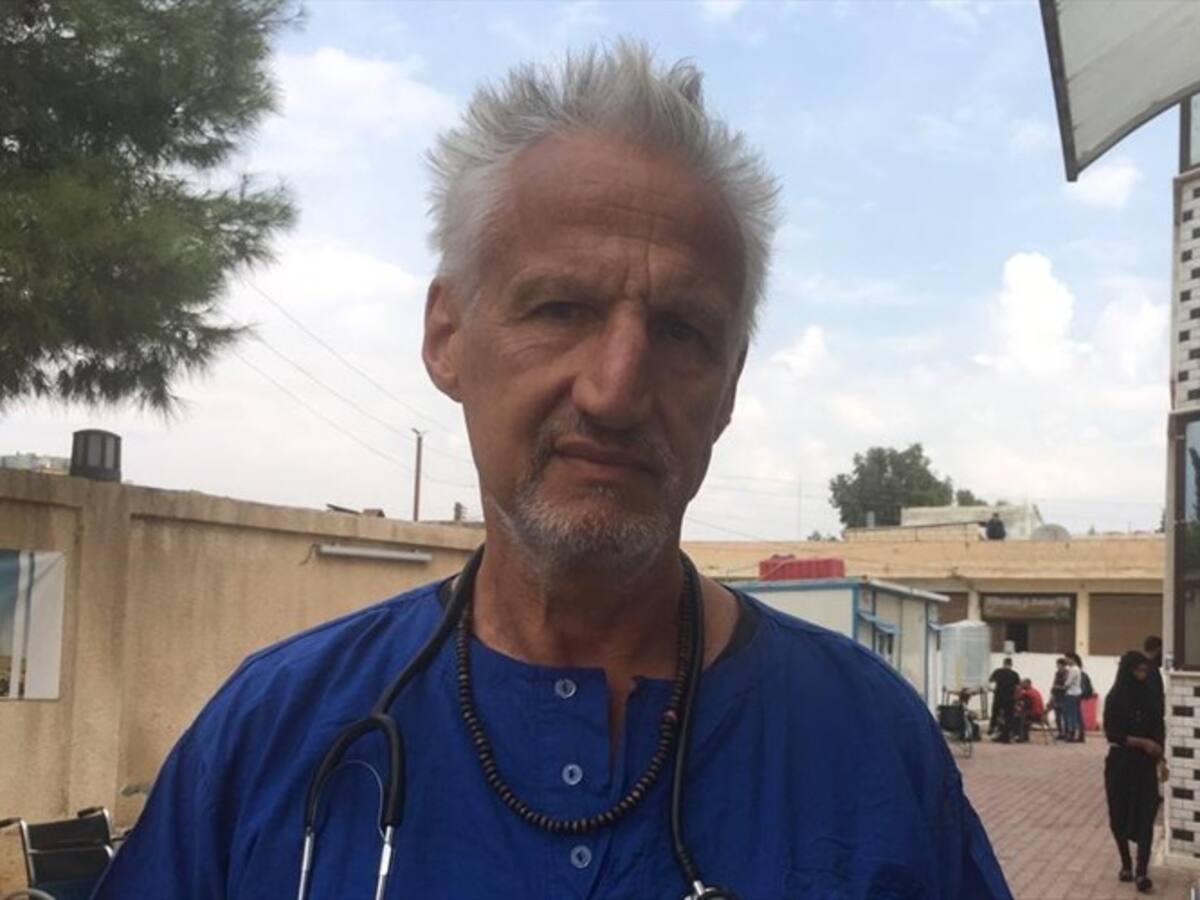 Este es el médico que a dedicado su vida a ayudar a los heridos en Siria