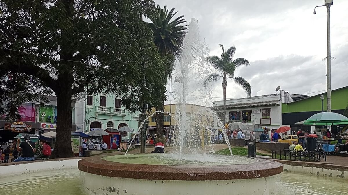 Cuatro policías resultaron lesionados en una riña en el parque Caldas de Manizales
