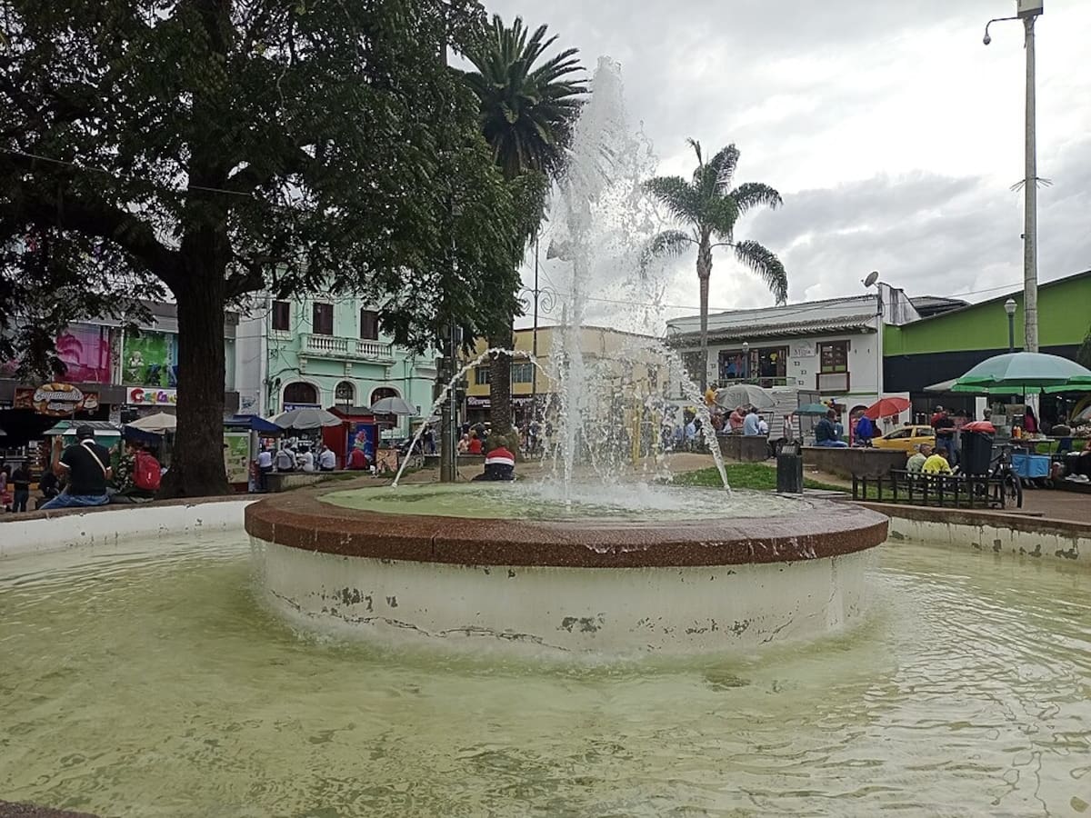 Cuatro policías resultaron lesionados en una riña en el parque Caldas de Manizales
