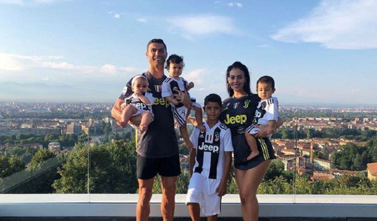Cristiano Ronaldo y su familia sorprenden con sus disfraces
