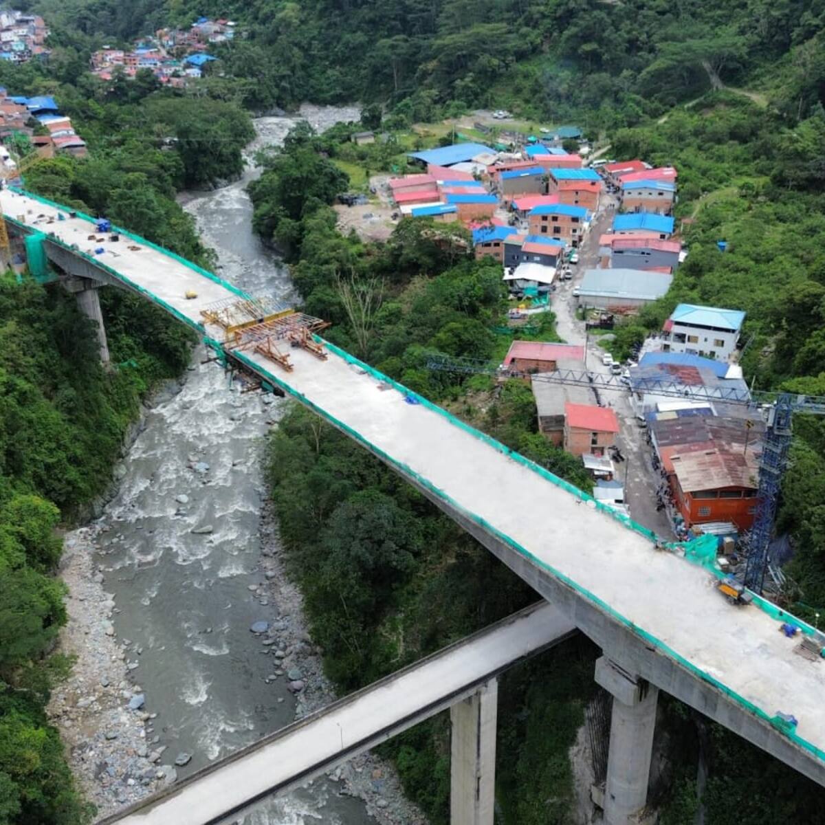 Viaducto del kilómetro 58 en la vía Bogotá-Villavicencio alcanza el 98% de avance