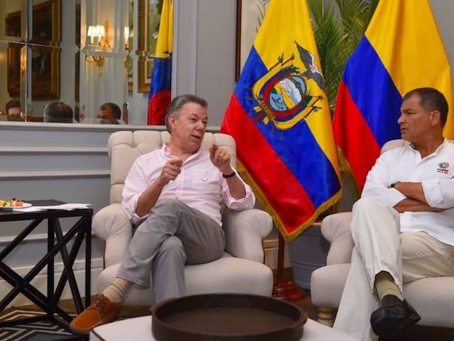 Los expresidentes de Colombia y Ecuador, Juan Manuel Santos (izq) y Rafael Correa (der).      Foto: Getty 