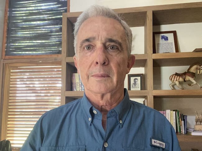 Expediente del expresidente Uribe ya está en Fiscalía