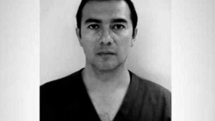 Último adiós de amigos de médico muerto por COVID-19