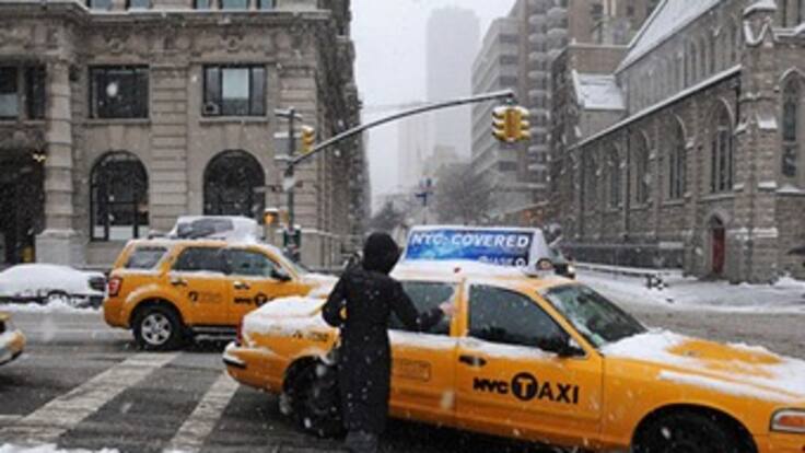 La costa este de EEUU trata de recobrar la normalidad tras el primer gran temporal de nieve