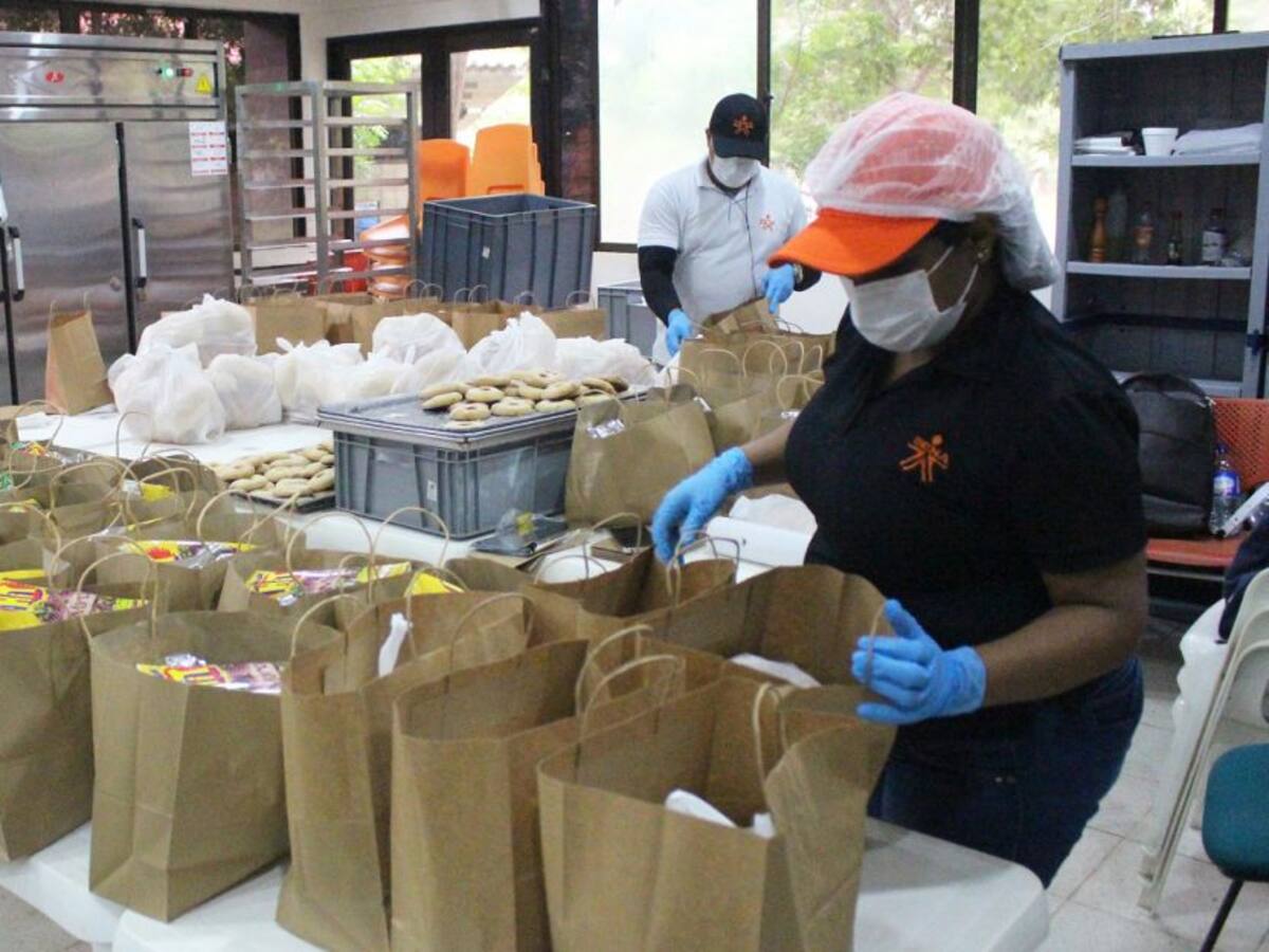 SENA Bolívar entrega a sus aprendices ayudas alimentarias