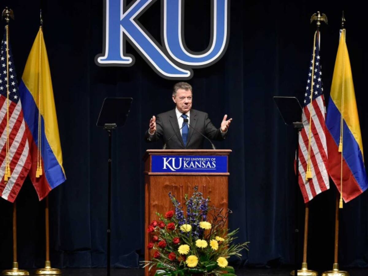 Los extremos de izquierda o de derecha son germen de las futuras violencias: Santos