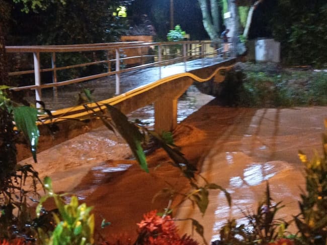 Fuertes lluvias generan desbordamiento de quebrada en Melgar, Tolima.