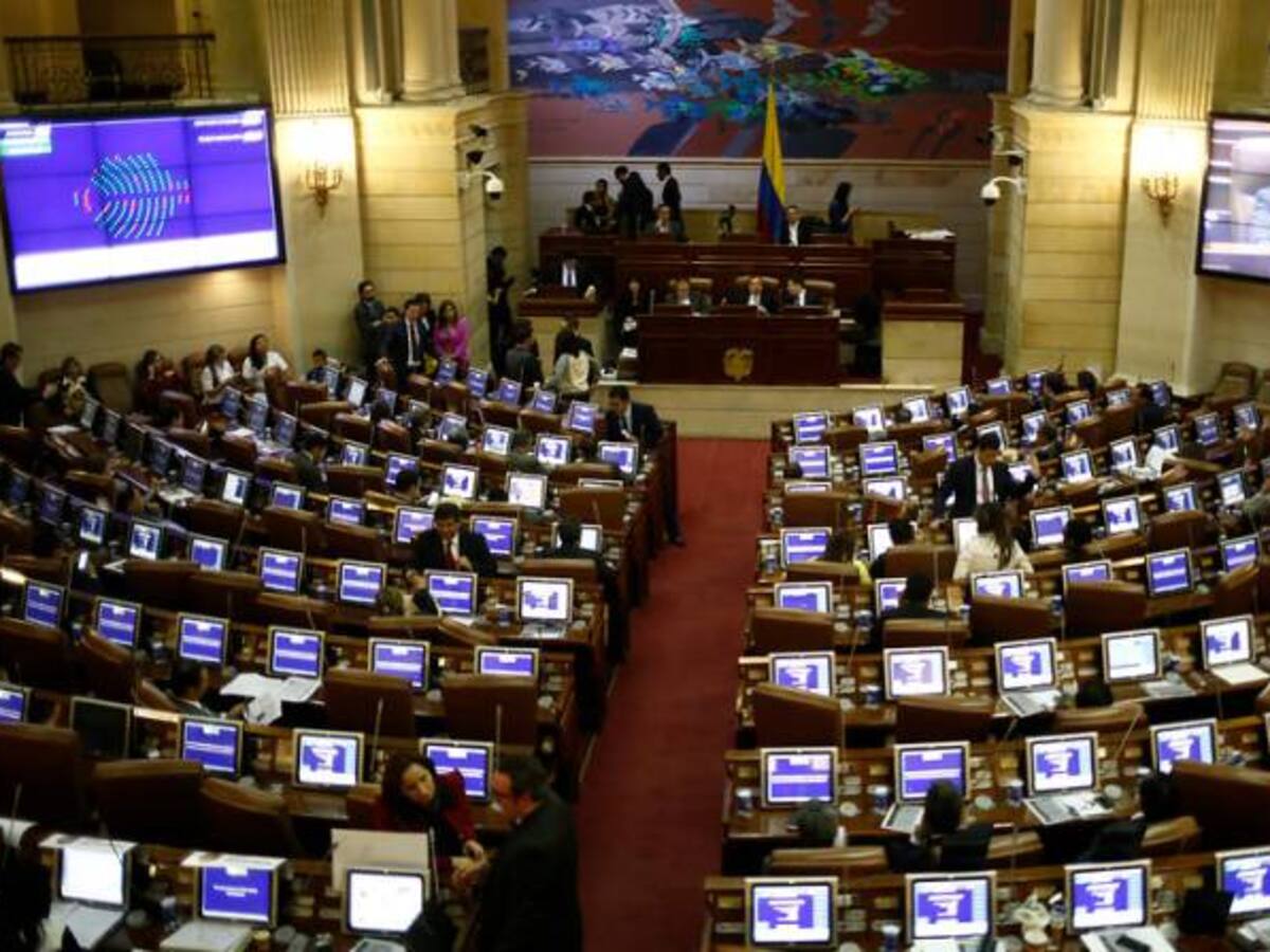 Congreso aclara que no despidió aseadoras